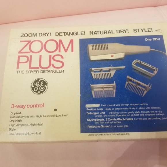Zoom plus the dryer detangler with attachments. - Picture 8 of 11